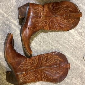 Brown Leather Ariat Cowboy/Cowgirl Boots